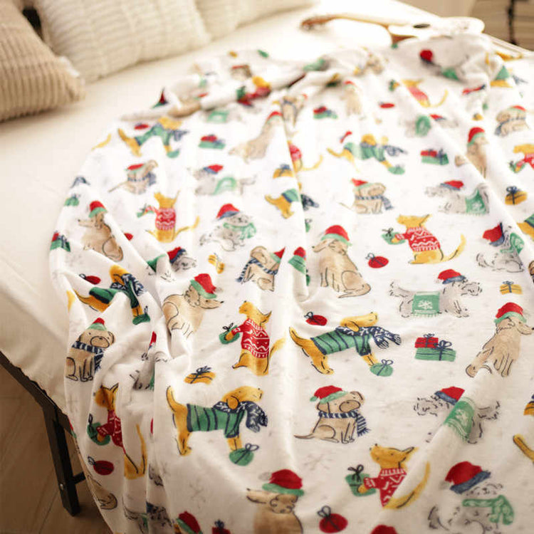 White Background Dog Milk Fiber Flannel Blanket – Soft and cozy pet blanket with a happy dog design, made from milk fiber for warmth and comfort. Available in multiple sizes.