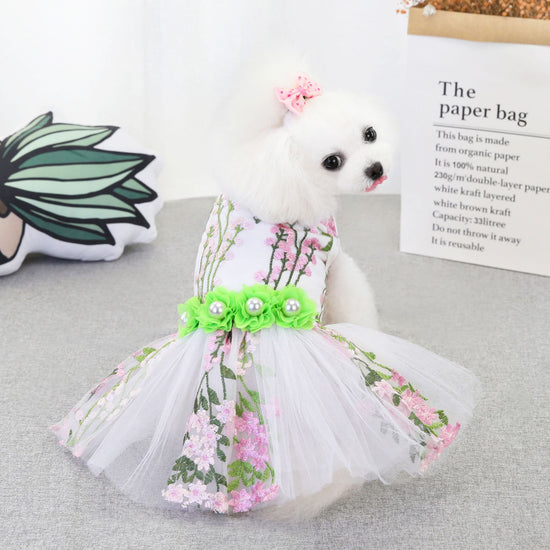 beautiful Elegant pet wedding dress featuring a princess-style dog skirt, perfect for special occasions and adding a touch of sophistication to your pet&