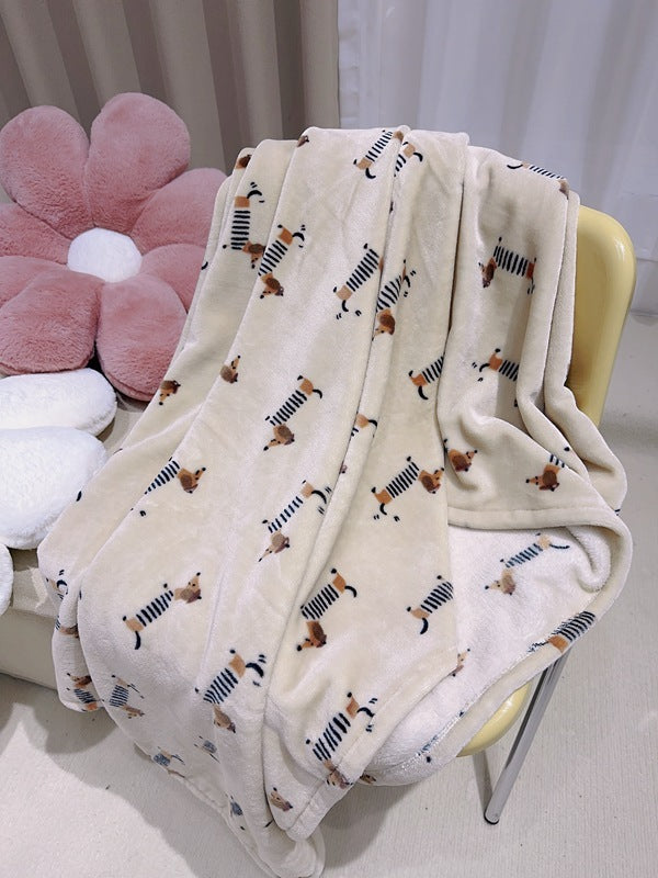 Cartoon Sausage Dog Thickened Flannel Casual Blanket – Cozy blanket with a cute cartoon sausage dog pattern, made from thickened flannel for warmth and comfort. Available in various sizes.