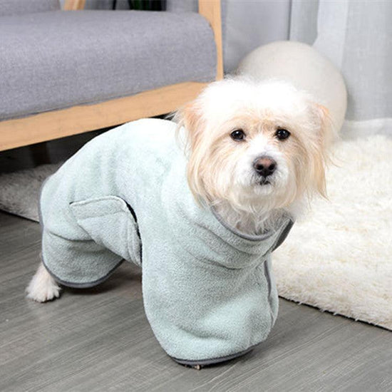 Pet bathrobe made of absorbent towel fabric, doubling as a winter coat to keep your pet warm and dry after baths