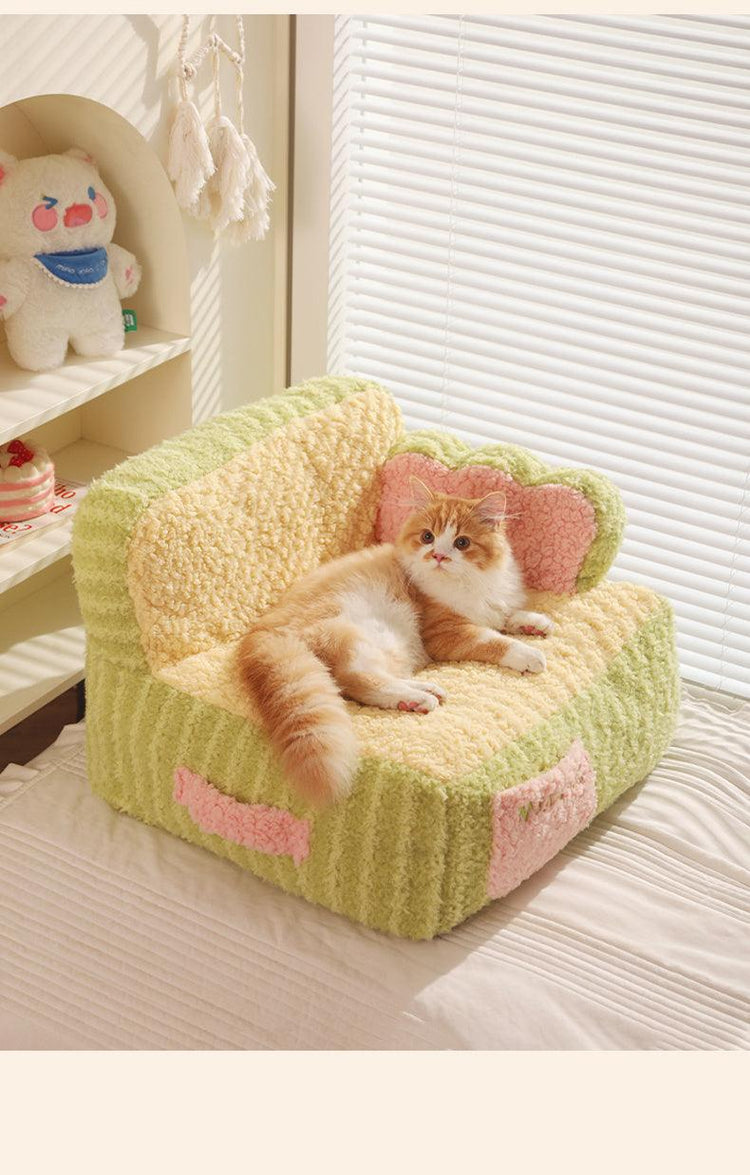 Winter warm removable and washable pet nest, providing a cozy bed for cats and small dogs