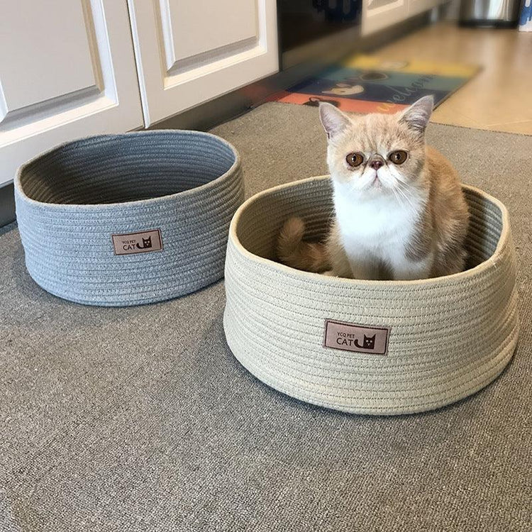 Cozy round cat bed and small dog kennel, offering a comfortable pet litter bed for cats and small dogs