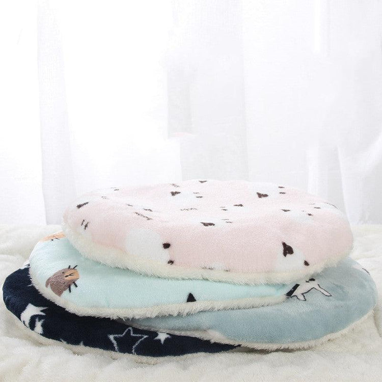 Pet mat dog bed designed for all seasons, offering comfort and versatility for your furry friend